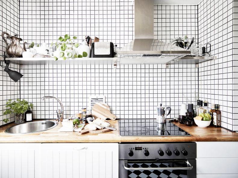 Кухня без верхних шкафов: 6 идей хранения, 5 планировок, 40 фото