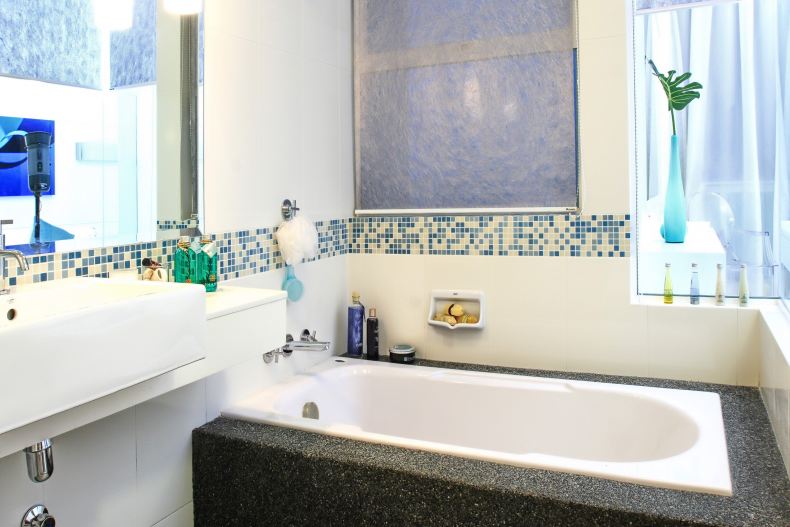 Дизайн классической ванны с красивой плиткой и мебелью. 28 фото дизайна ванных комнат