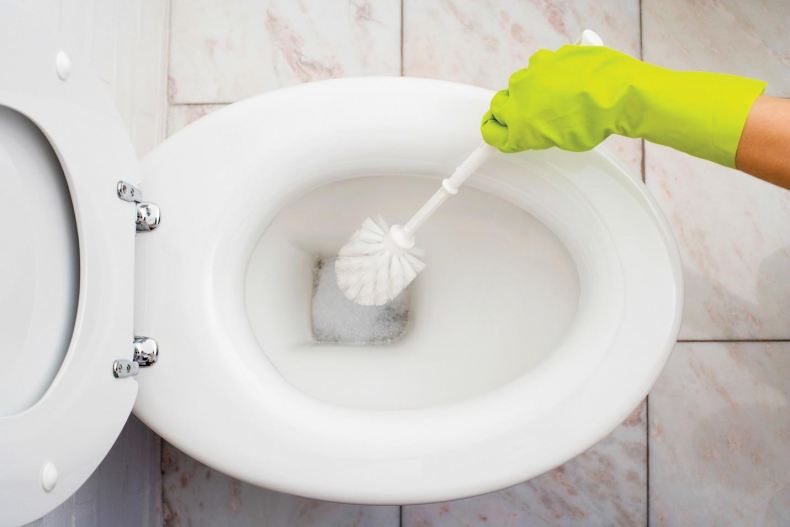 Что делать, если засорился унитаз в домашних условиях — способы прочистки