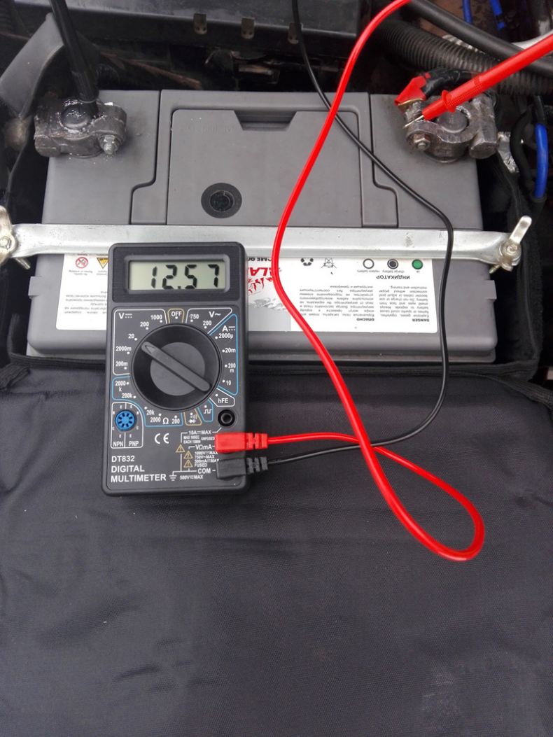 Как проверить аккумулятор автомобиля на работоспособность: проверяем  тестером, без приборов и нагрузочной вилкой ёмкость аккумулятора